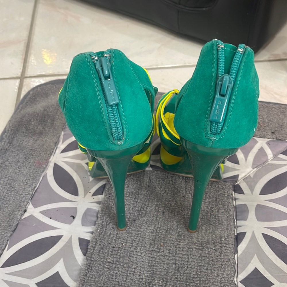 Alba brand size 7 heels